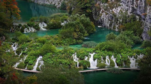 Plitvice_Lakes_National_Park_Croatia_20120824