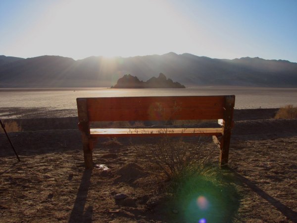Mano_Seca_bench_with_Sunrise_over_the_Grandstand