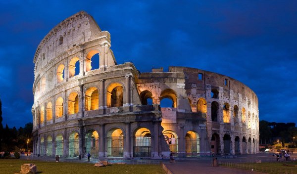 colosseum-of-rome-at-night