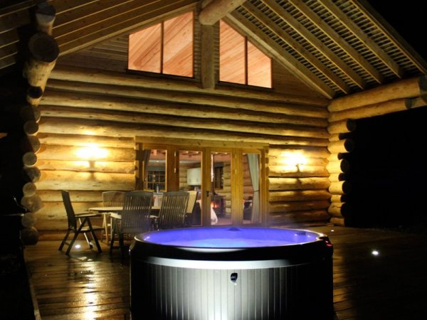 LogCabinJacuzzi