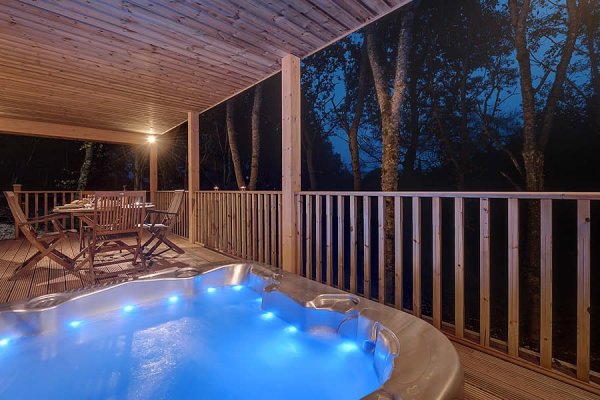 hot-tub-willow-lodge