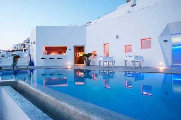 Grace-Santorini-Boutique-Hotel-11